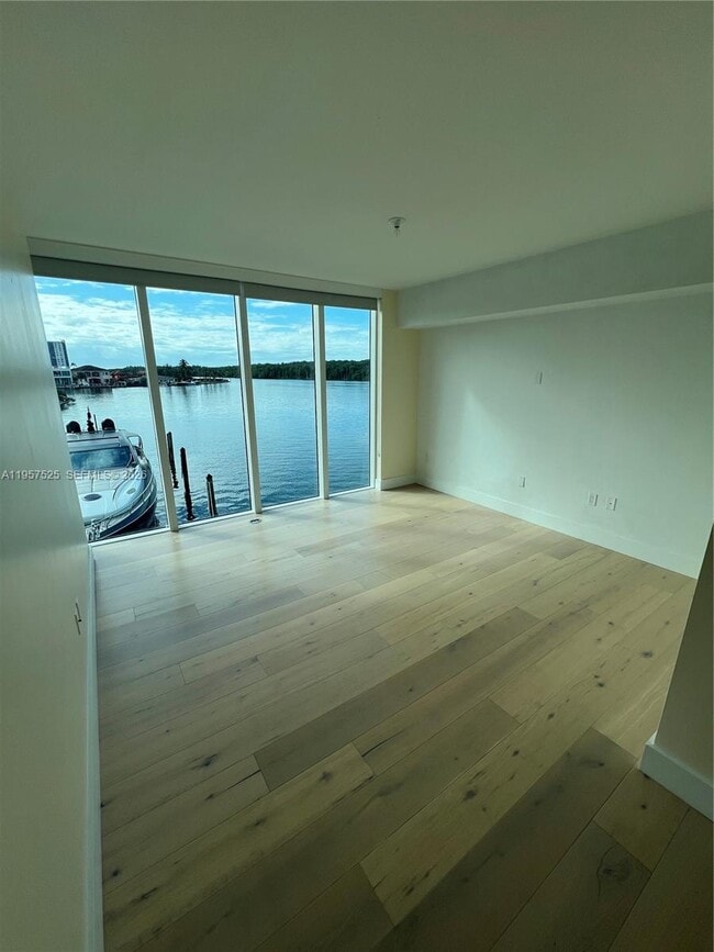 Foto del edificio - 400 Sunny Isles Blvd