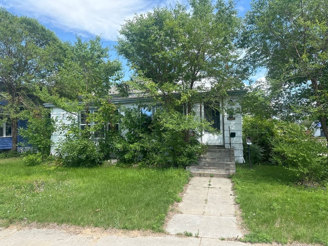 Primary Photo - Spacious 3 bedroom unit
