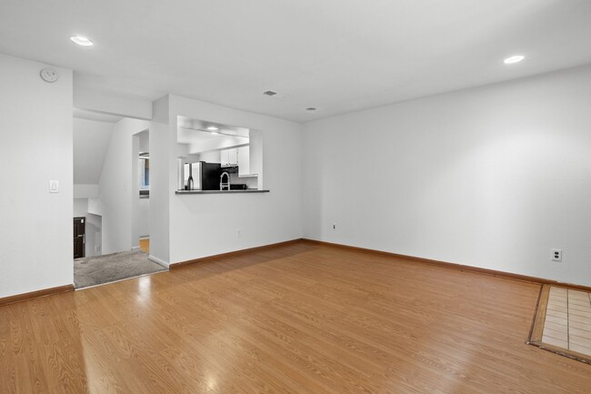 Foto del edificio - Stylish Pasadena Townhome: 2 Bedrooms, Upd...