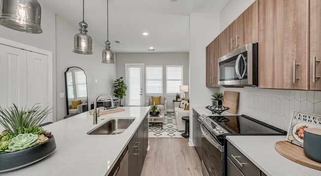 Building Photo - Luxury 2 Bed — $1,850 + Up to 6 Weeks Free!