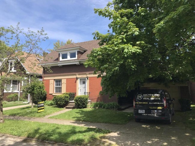 Building Photo - 4601 Bridgeview Avenue