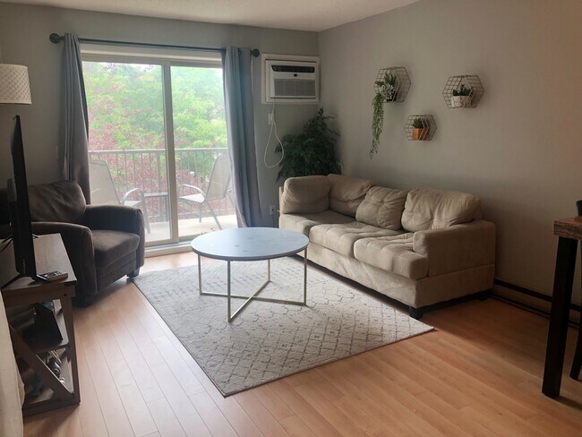 sala de estar - 2150 Ridge Dr
