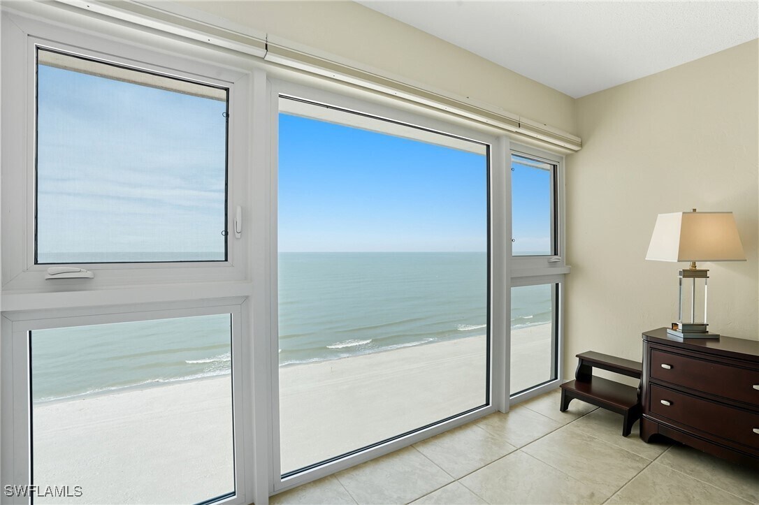 Foto principal - 25900 Hickory Blvd