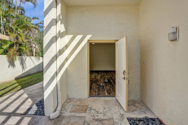 Foto del edificio - 21760 Contado Rd