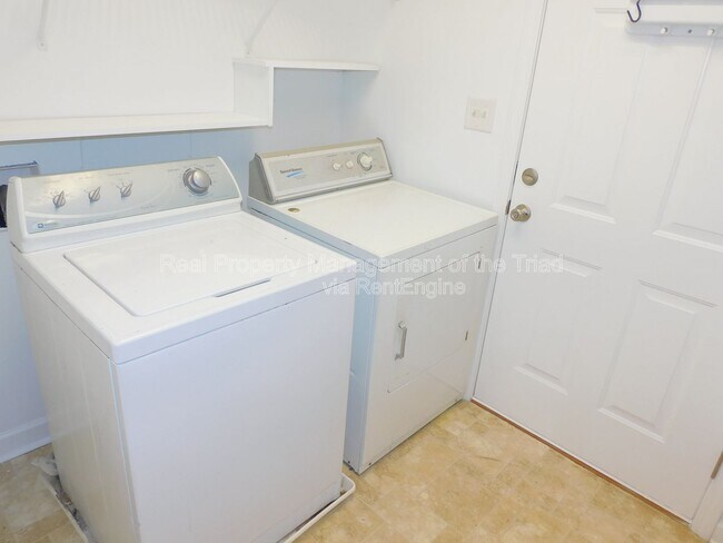 Foto del edificio - 2831 White Ln