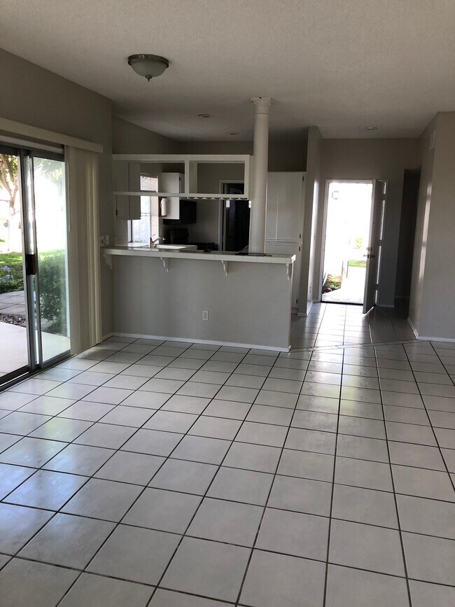 Building Photo - 24451 Lantern Hill Dr