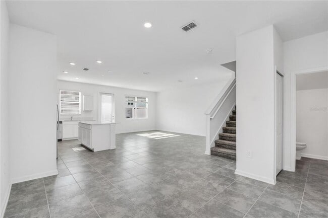 Building Photo - 401 Bogey Dr