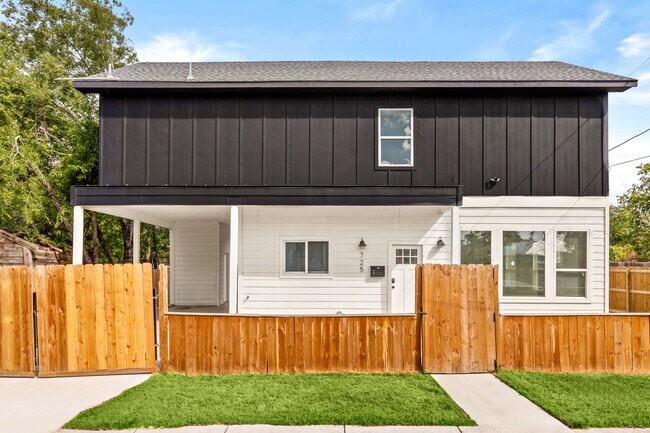 Photo - 725 Virginia Blvd House