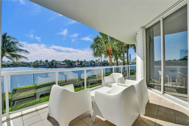 Foto del edificio - 3801 NE 207th St