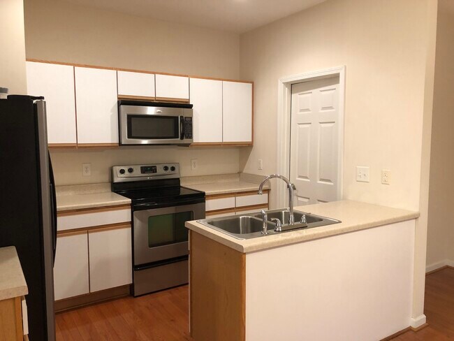 Building Photo - 211 Allison Ln