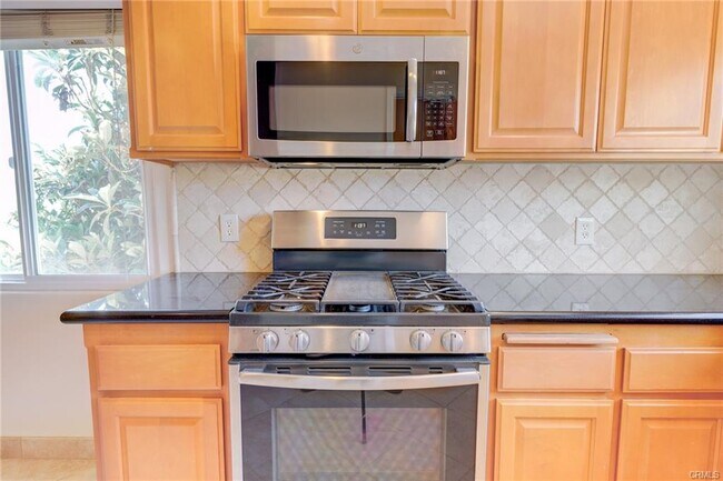 Building Photo - 1195 W 19th St