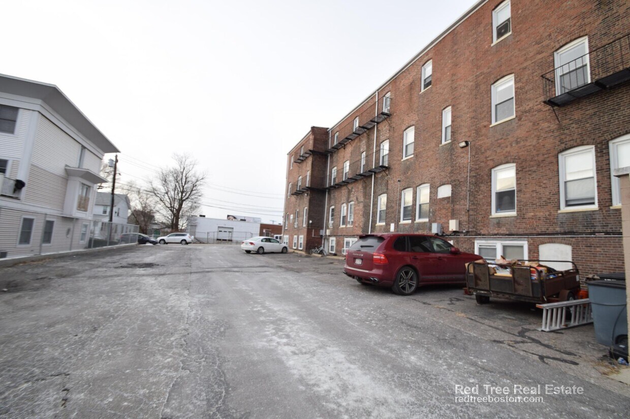 Foto del edificio - 172 N Beacon St