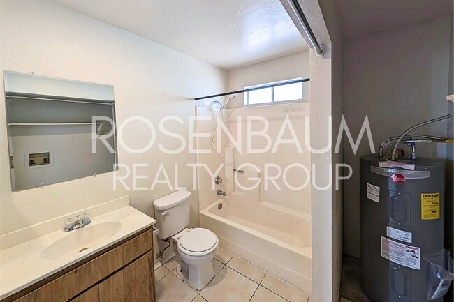 Foto del edificio - Charming 2-bedrooms, 1-bath downstairs apa...