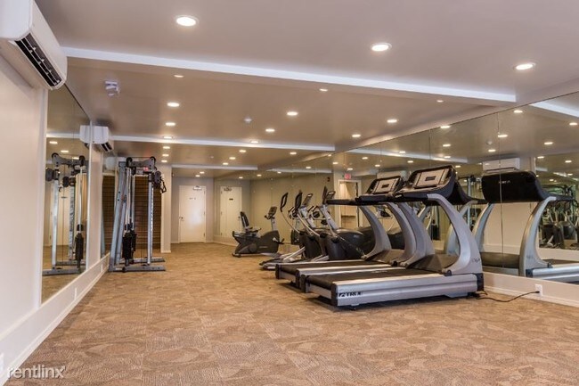 Foto del edificio - 411 Brinkerhoff Ave