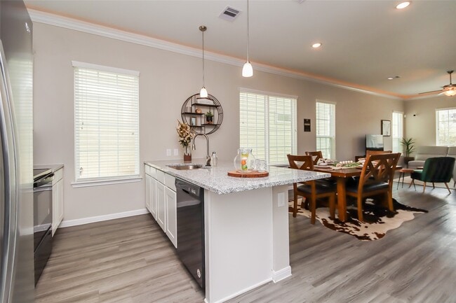 Building Photo - 811 Coral Bean Trl