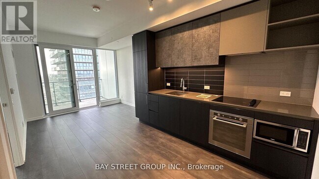 Photo du bâtiment - 1000 Portage Pkwy