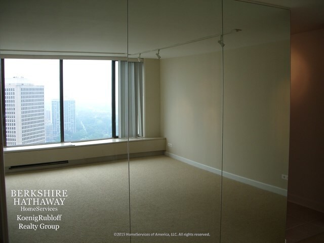 Building Photo - 5455 N Sheridan Rd