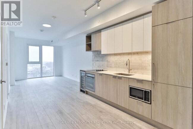 Photo du bâtiment - 2020 Bathurst St