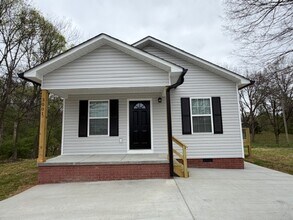 Building Photo - 3001 Bates Pike SE