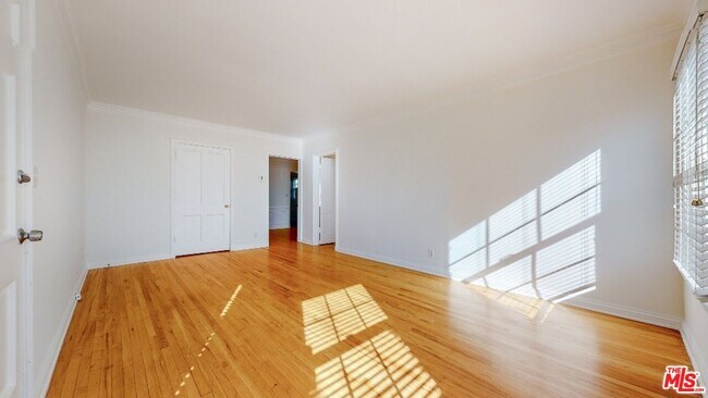 Foto del edificio - 1303 Devon Ave