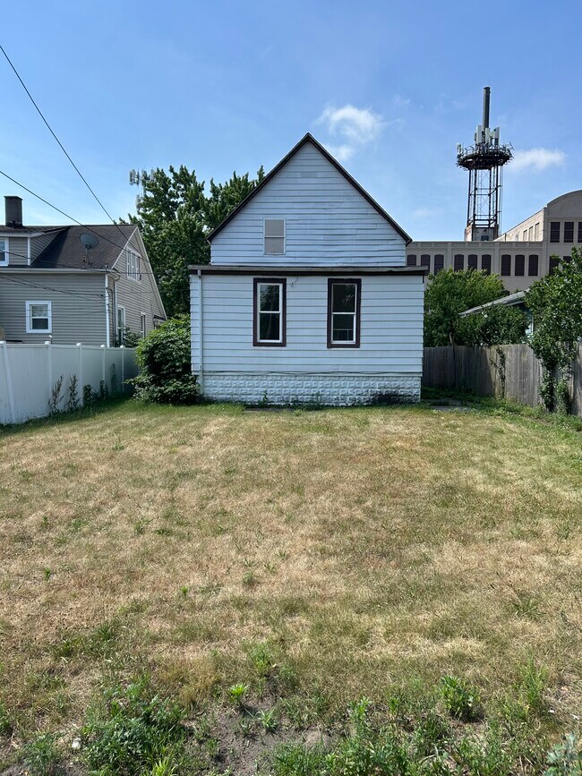 Foto del edificio - 251 Wildwood Rd