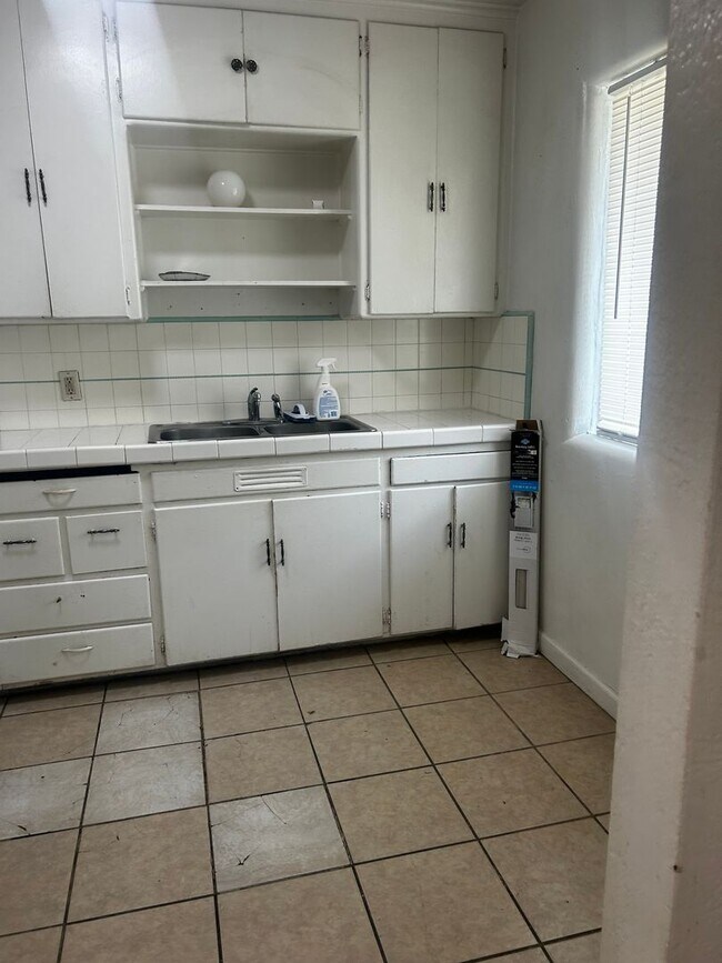 Foto del edificio - 3361 E McKinley Ave