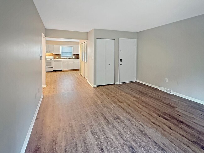 Building Photo - 2073 Andrew St SE