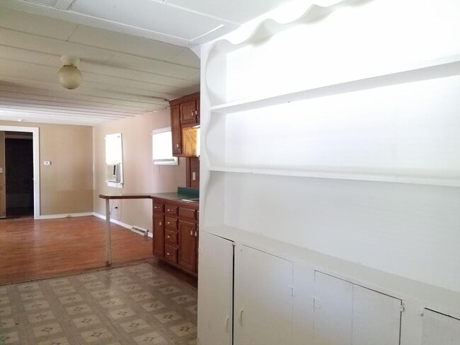 Building Photo - Nice 3 bedroom 1 bath home Walking distanc...