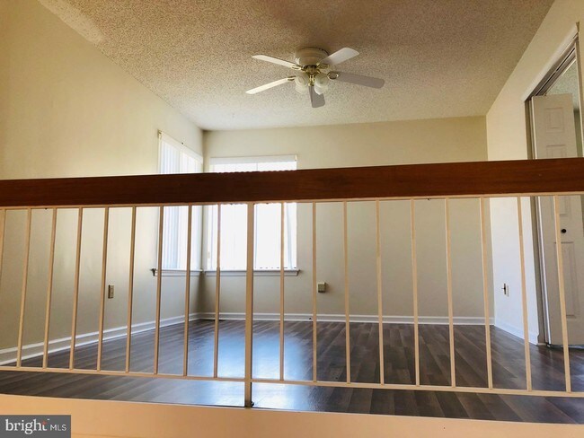 Building Photo - 1233 Chanticleer