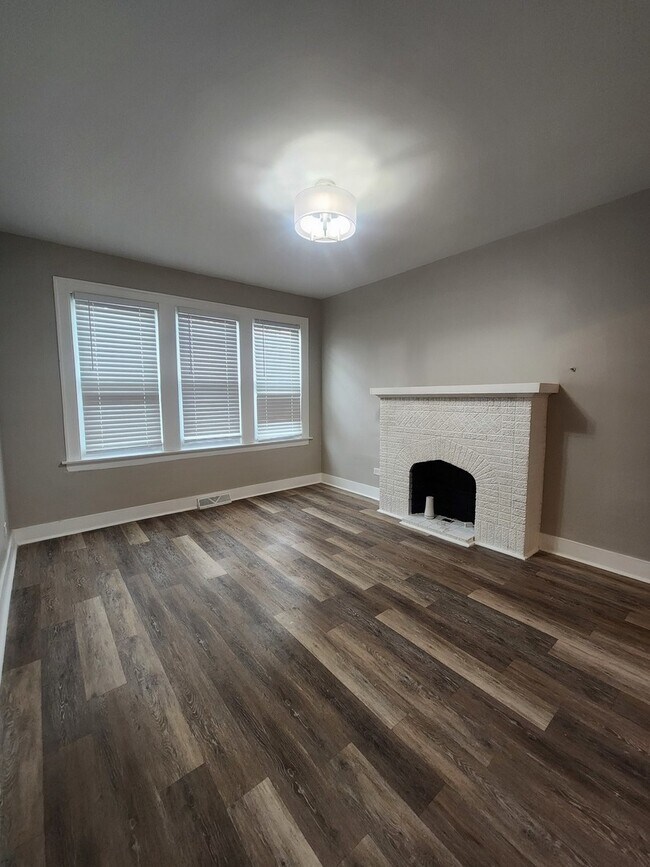 Foto del edificio - 8000 S Woodlawn Ave