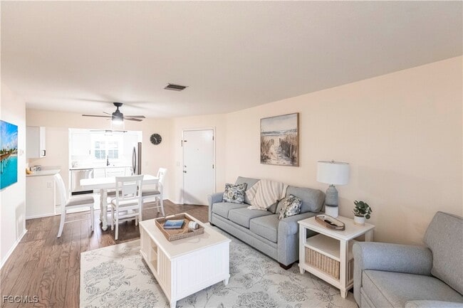 Foto del edificio - 6775 Lake McGregor Cir