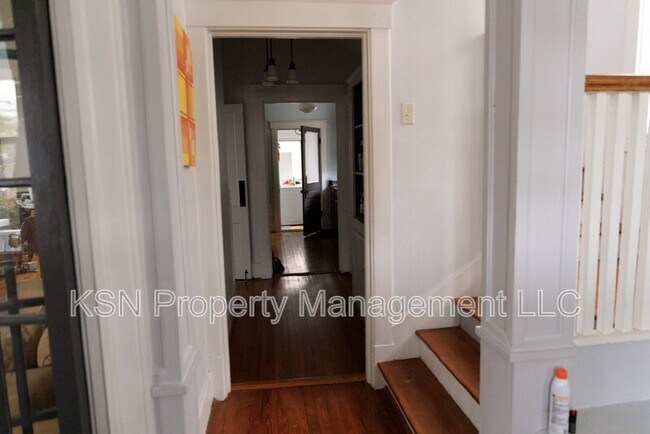Building Photo - 413 E 34th St