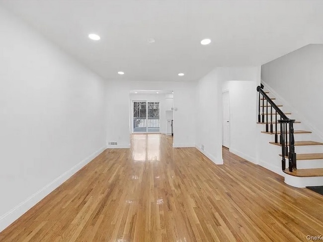 Foto del edificio - 252 Brinsmade Ave