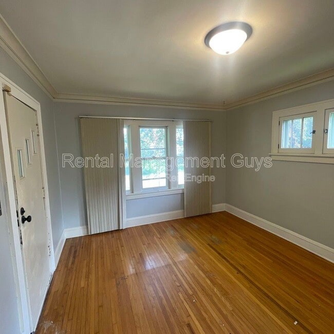 Building Photo - 1801 N Thomas Ave