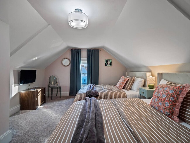 Foto del edificio - 6110 Ellen Ave