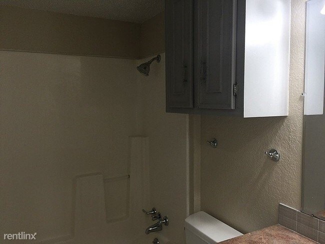 Building Photo - 4 br, 2 bath House - 604 East Avenue F
