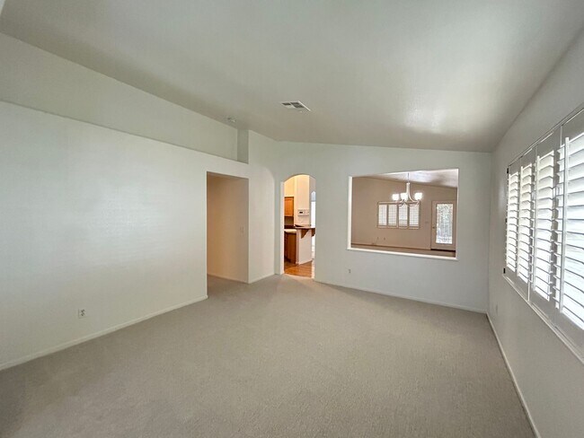 Foto del edificio - 645 Beresford Ave