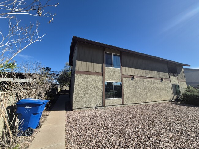 Building Photo - 851 S Horne