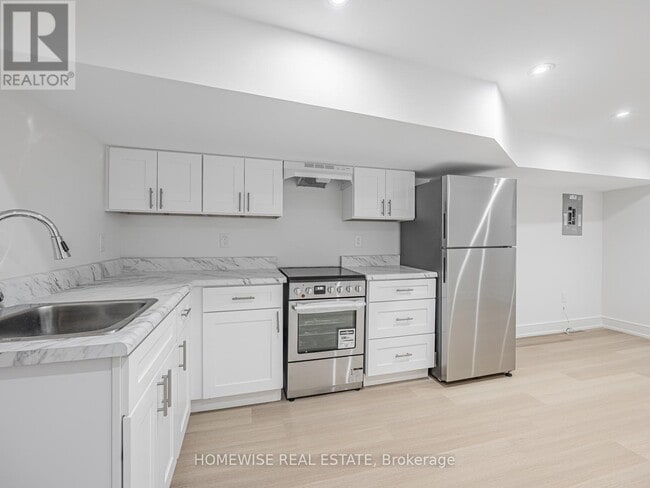 Building Photo - 21 Raeburn Ave