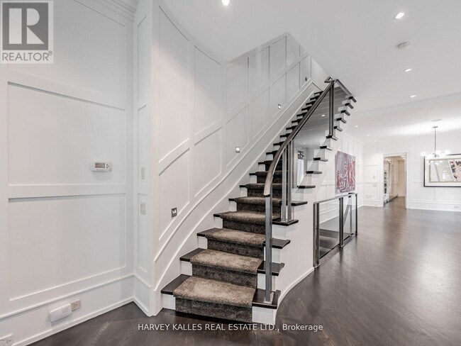 Photo du bâtiment - 80 Hazelton Ave