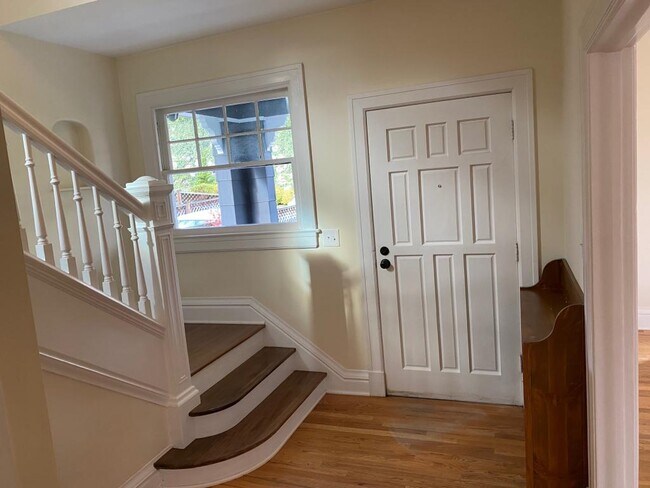 Building Photo - Aloha House - 3 bedrooms