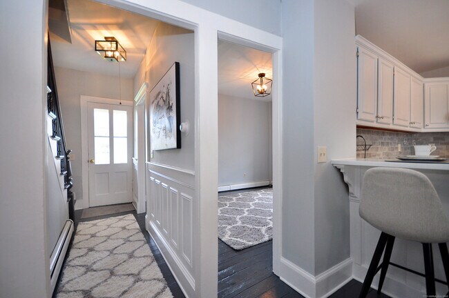 Building Photo - 30 Meadow St