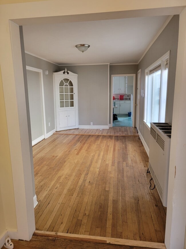 Building Photo - 73 Bartlett St