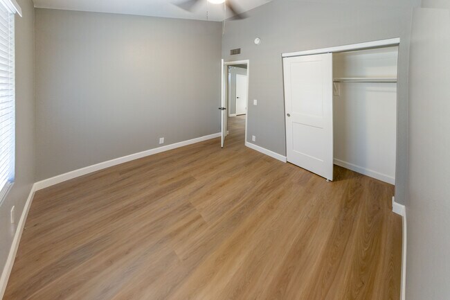 Foto del edificio - 6036 W Mescal St