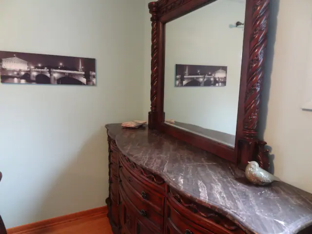 Master Queen bedroom - 927 14th Ave SW