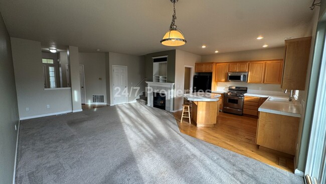 Building Photo - Inviting 3 BD I 2 BA Home - West Linn
