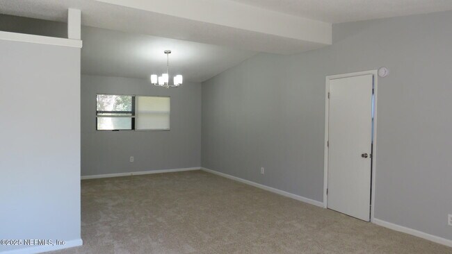 Foto del edificio - 7039 Cotillion Rd N