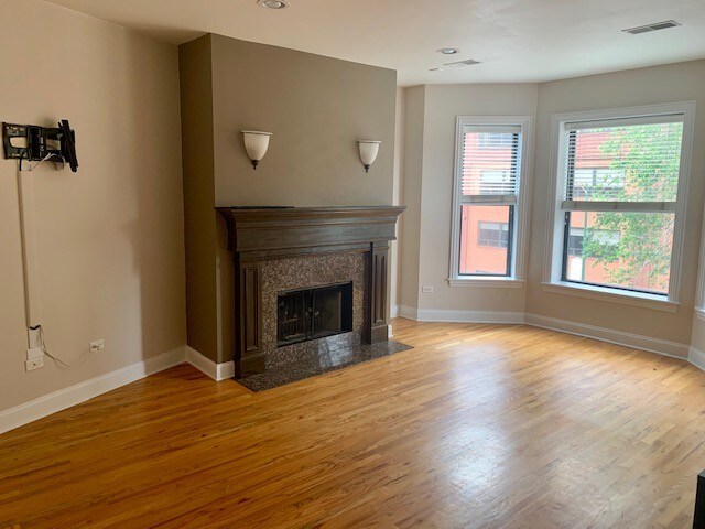 Foto del edificio - 722 W Addison St