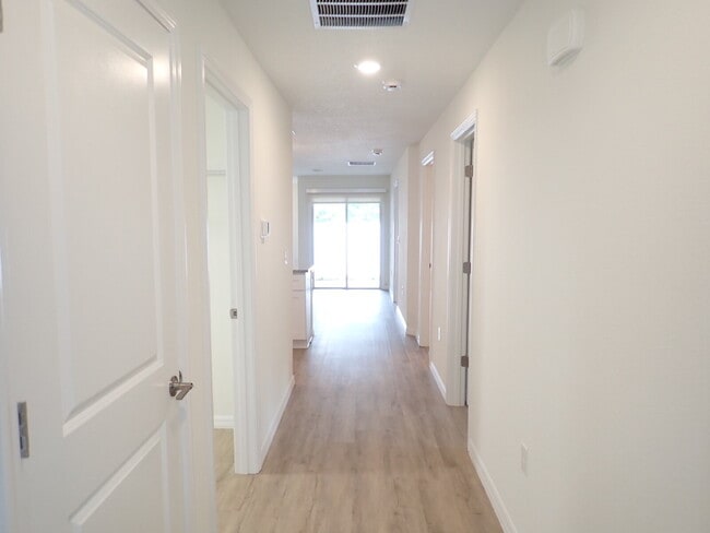 Building Photo - SEMINOLE WOODS