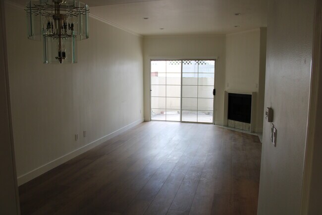 Foto del edificio - 5145 Yarmouth Ave